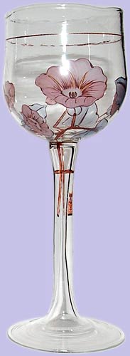 Weinglas mit floralem Motiv